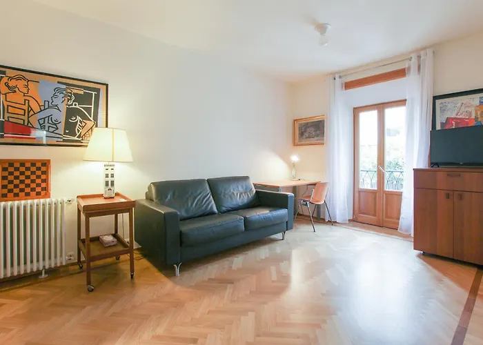 Romantic Spiga Apartment Milan